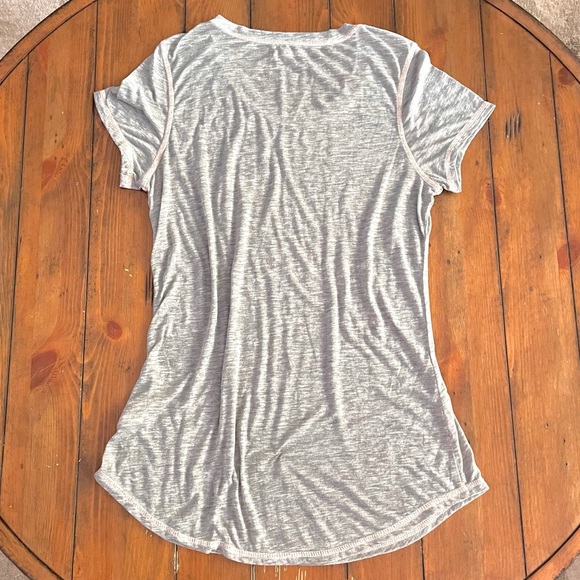 Maurice’s Gray Bonfire Tee Shirt Size Small - Picture 2 of 3